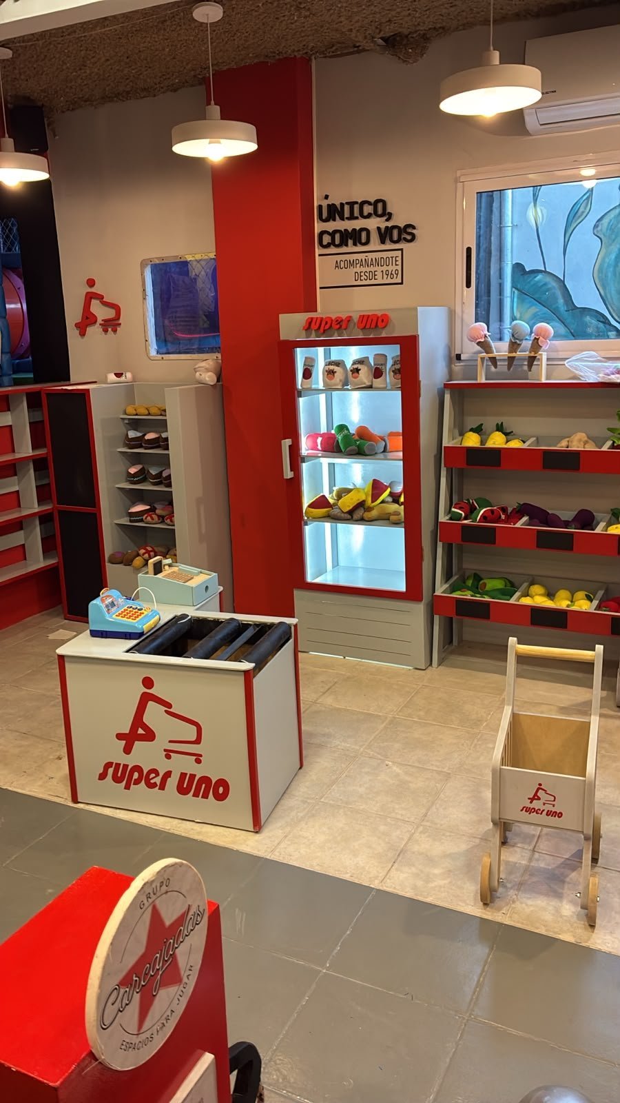 Supermercado Super Uno dentro de Ciudad Infantil